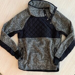 Abercrombie & Fitch Gray and Black Quilted Pullover, size small
